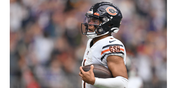 Chicago Bearsin pelinrakentaja Justin Fields on innoissaan D. J. Mooren tapaamisesta